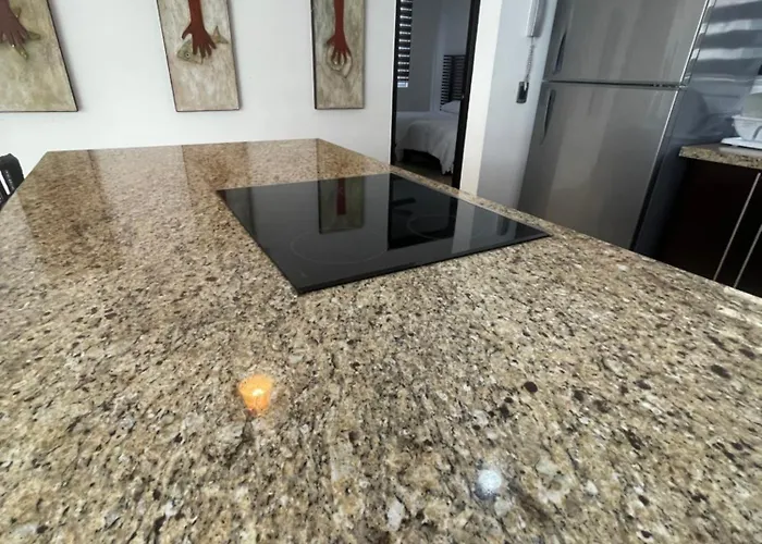 Apartamento Spacious 1 Block From The *