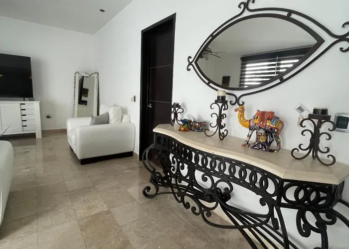 Spacious 1 Block From The Playa del Carmen