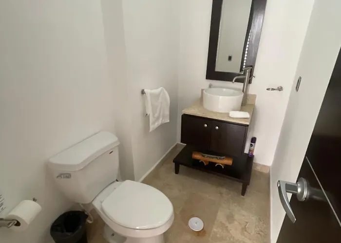 Spacious 1 Block From The Playa del Carmen