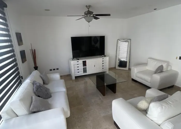 Spacious 1 Block From The Apartamento