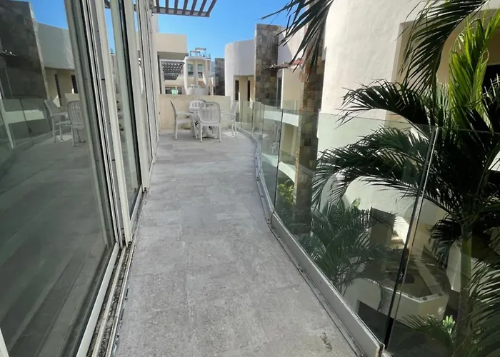 Spacious 1 Block From The * Playa del Carmen